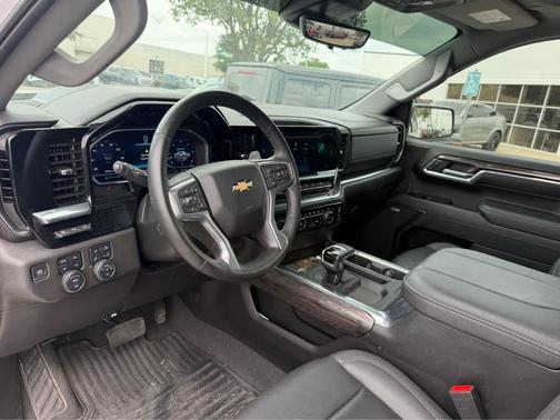 Iridescent Pearl Tricoat 2023 Chevrolet Silverado 1500 LTZ