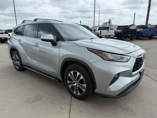 Celestial Silver Metallic 2020 Toyota Highlander XLE