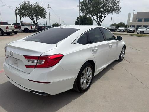 Platinum White Pearl 2018 Honda Accord LX