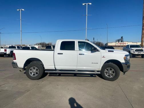 2022 RAM 2500 Tradesman Crew Cab 4x4 6'4' Box