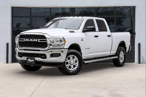 2022 RAM 2500 Tradesman Crew Cab 4x4 6'4' Box