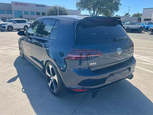 2016 Volkswagen Golf GTI 2.0T SE 4-Door