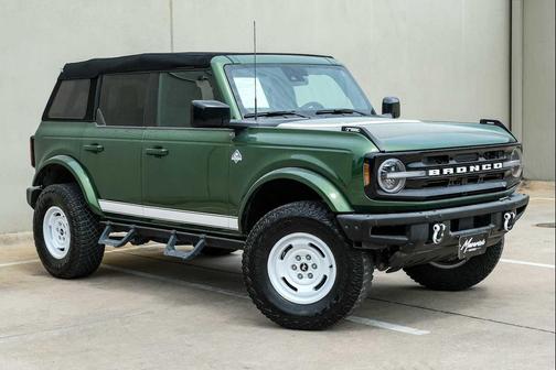 Eruption Green 2022 Ford Bronco Outer Banks