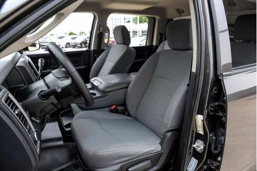 2017 RAM 2500 Tradesman Crew Cab 4x4 6'4' Box