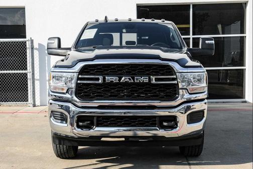 2023 RAM 2500 Tradesman Crew Cab 4x4 6'4' Box