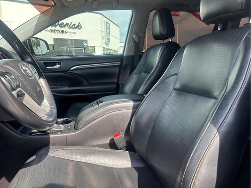 Toasted Walnut Pearl 2018 Toyota Highlander Limited