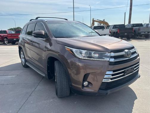 Toasted Walnut Pearl 2018 Toyota Highlander Limited
