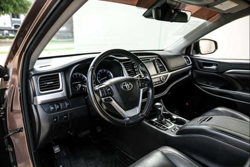 Toasted Walnut Pearl 2018 Toyota Highlander Limited