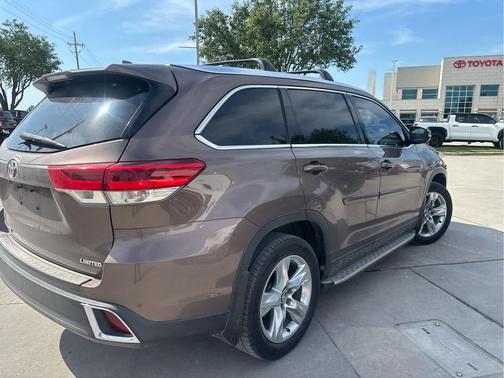 Toasted Walnut Pearl 2018 Toyota Highlander Limited