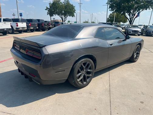 2022 Dodge Challenger SXT