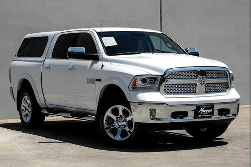 Bright White Clearcoat 2018 RAM 1500 Laramie
