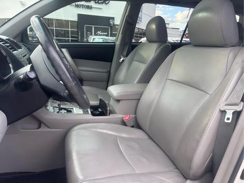 2011 Toyota Highlander SE