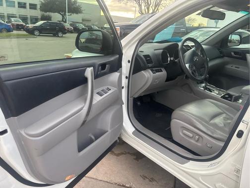 2011 Toyota Highlander SE