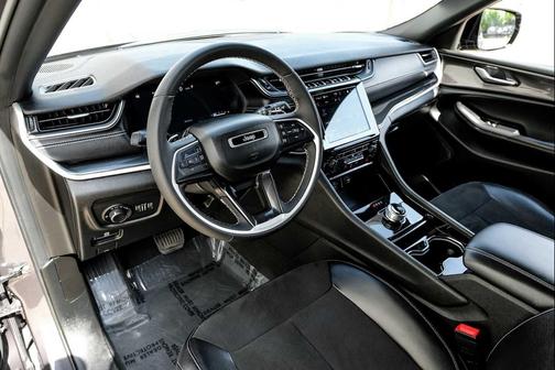 Baltic Gray Metallic Clearcoat 2023 Jeep Grand Cherokee L Altitude