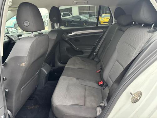 Pure White 2018 Volkswagen Golf TSI S