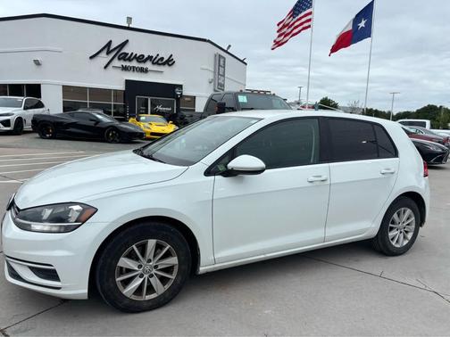 Pure White 2018 Volkswagen Golf TSI S
