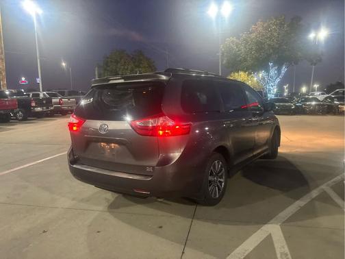2018 Toyota Sienna XLE