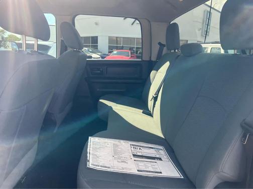 2017 RAM 2500 Tradesman Crew Cab 4x4 6'4' Box