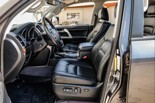 2015 Toyota Land Cruiser Base