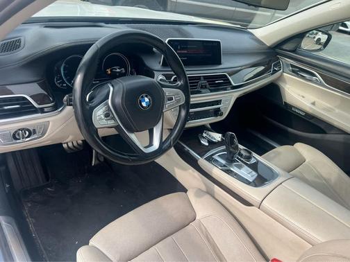 2017 BMW 740 740i