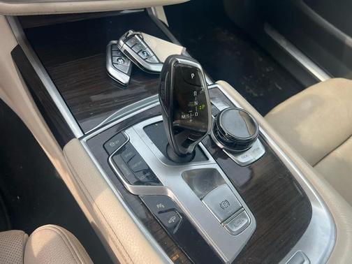 2017 BMW 740 740i