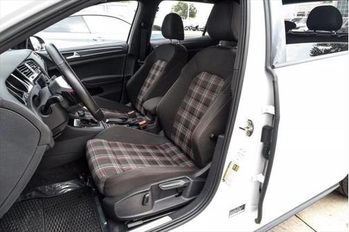 2021 Volkswagen Golf GTI 2.0T SE DSG