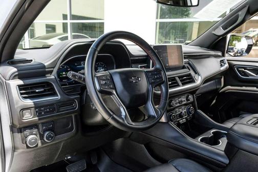 2023 Chevrolet Suburban RST