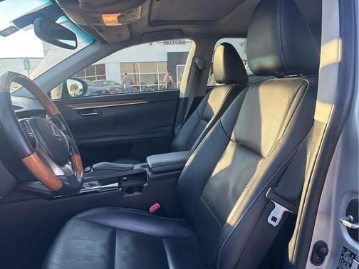 2014 Lexus ES 300h Base