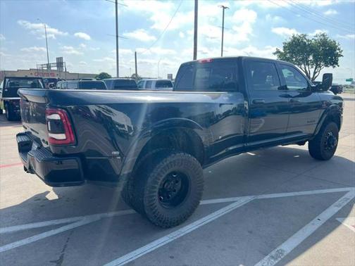 2021 RAM 3500 Laramie Crew Cab 4x4 8' Box