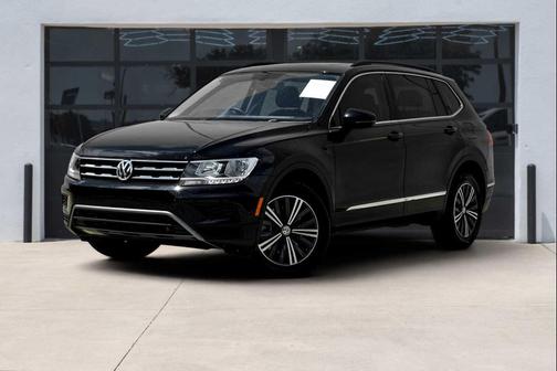 DEEP BLACK PEARL EFFECT 2018 Volkswagen Tiguan 2.0T SE 4MOTION