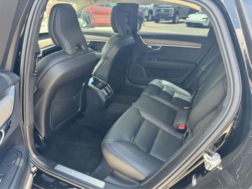 BLACK 2023 Volvo S90 B6 Plus
