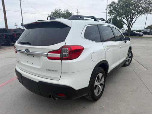 Crystal White Pearl 2022 Subaru Ascent Premium 8-Passenger
