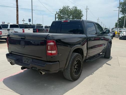 Diamond Black Crystal Pearlcoat 2019 RAM 1500 Laramie