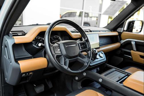 2023 Land Rover Defender 130 X-Dynamic SE