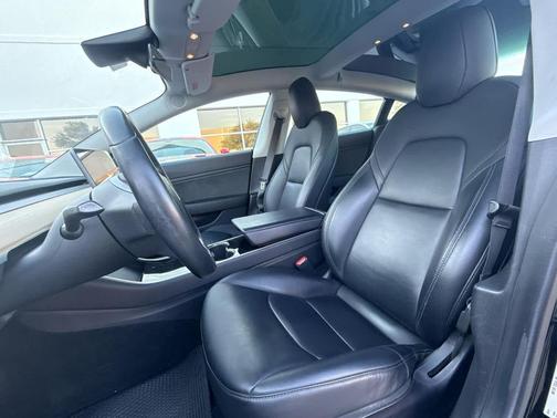 black 2019 Tesla Model 3 Mid Range