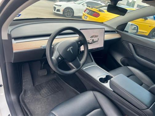 2022 Tesla Model Y Long Range Dual Motor All-Wheel Drive