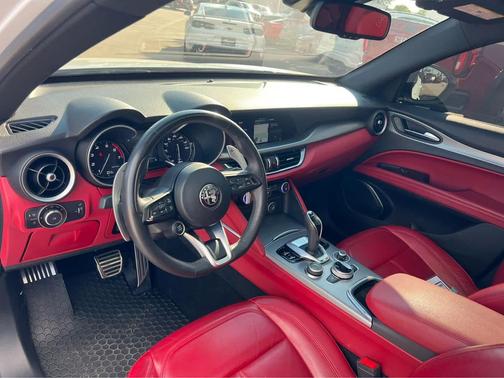 2020 Alfa Romeo Stelvio Sport