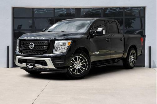 Super Black 2022 Nissan Titan SV