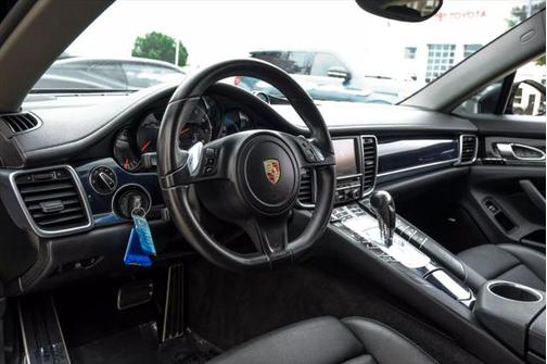2014 Porsche Panamera 4