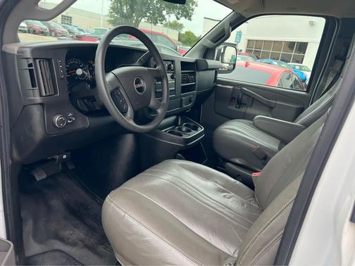 2017 GMC Savana 3500 LS