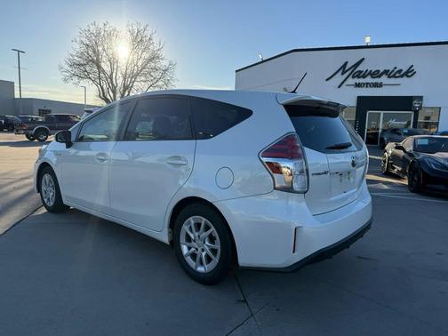 2017 Toyota Prius v Five