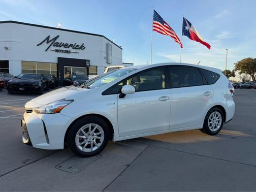 2017 Toyota Prius v Five