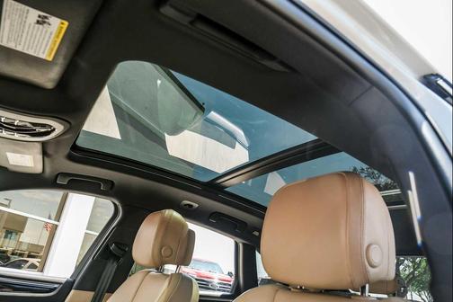 Carrara White Metallic 2024 Porsche Macan Macan