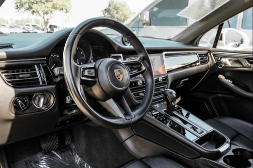 2023 Porsche Macan AWD