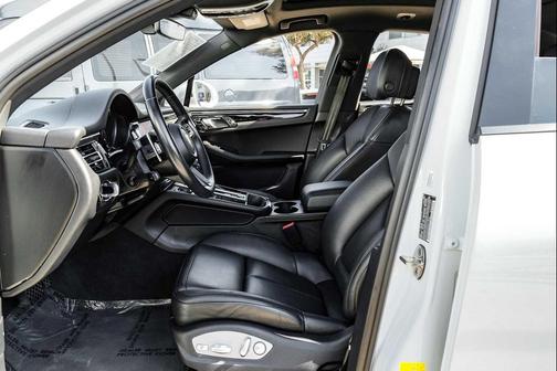 2023 Porsche Macan AWD