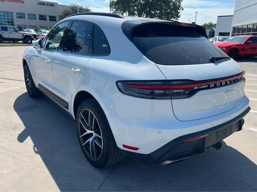 2023 Porsche Macan AWD