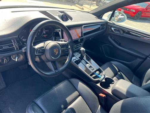 2023 Porsche Macan AWD