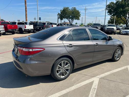 2016 Toyota Camry SE
