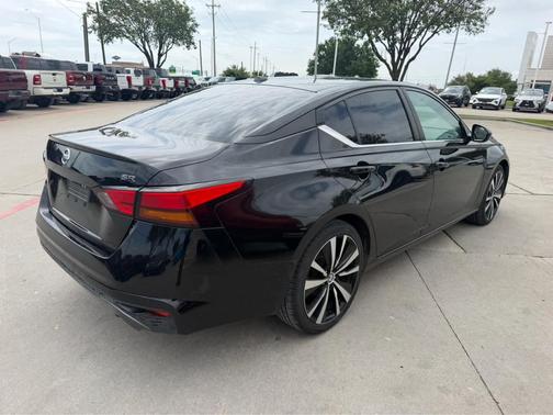 Super Black 2021 Nissan Altima SR FWD