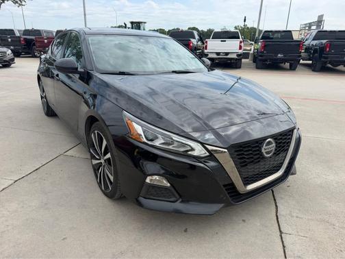 Super Black 2021 Nissan Altima SR FWD